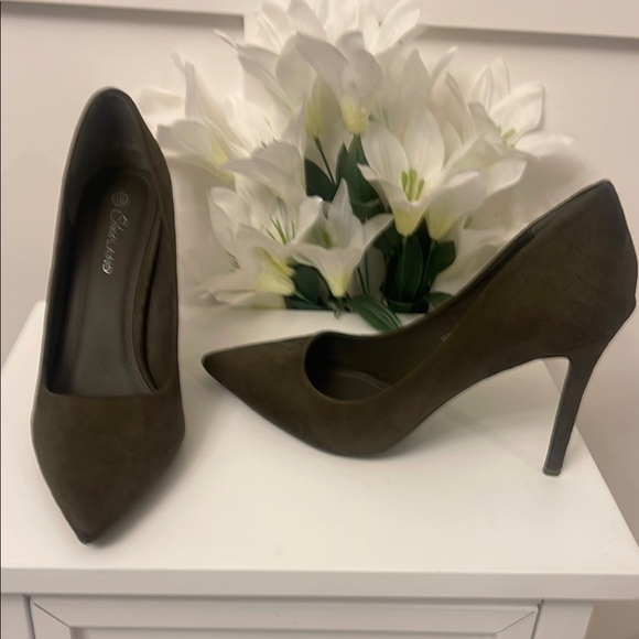 Olive Green Stiletto Heels - Picture 1 of 5
